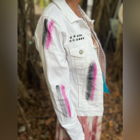 Hand painted white jean jacket - Picture 4 of 5